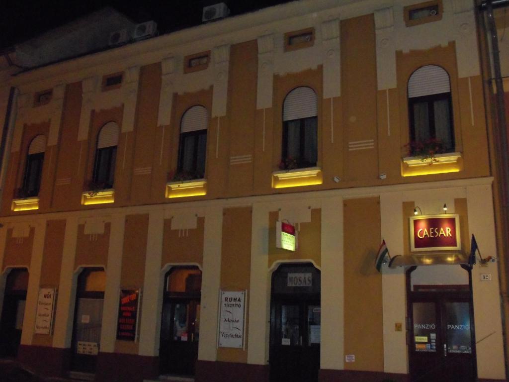 Caesar Panzio Hotell Pápa Exteriör bild