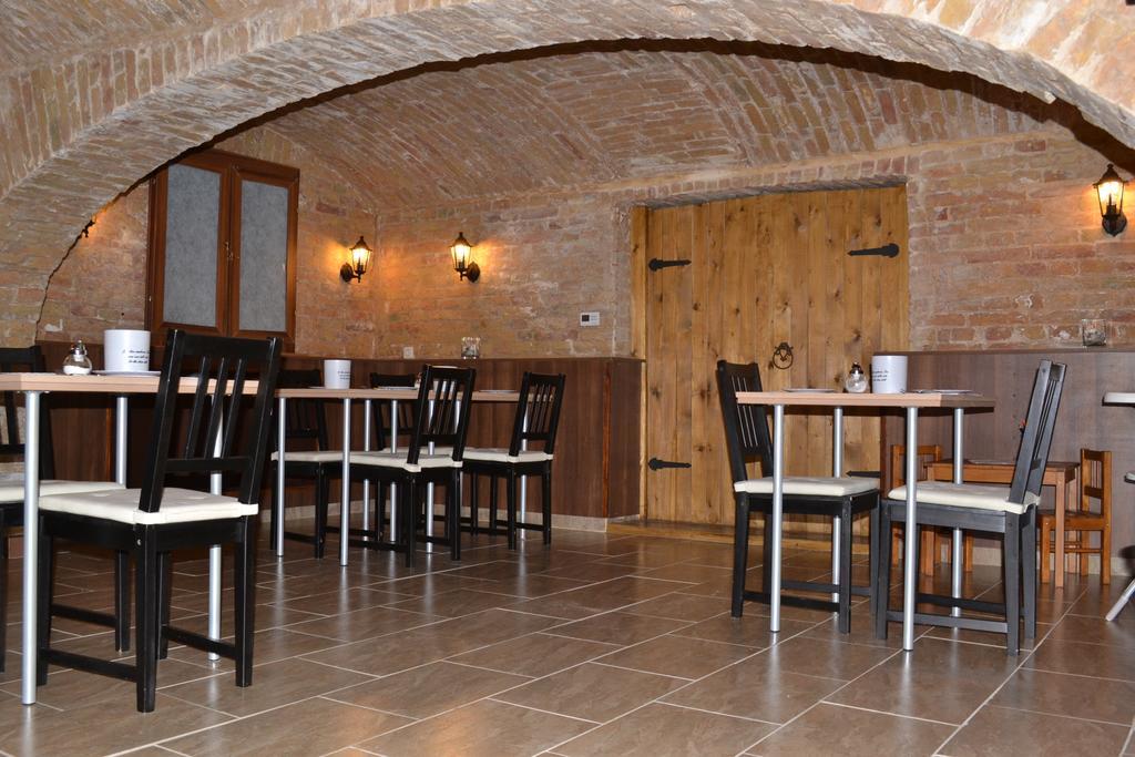 Caesar Panzio Hotell Pápa Exteriör bild