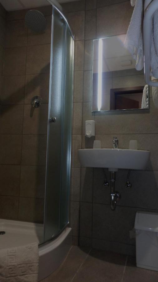 Caesar Panzio Hotell Pápa Exteriör bild